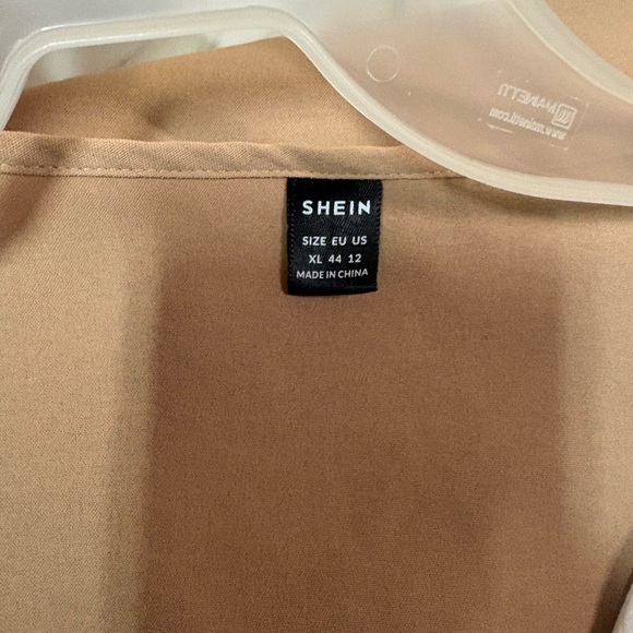 SHEIN Curve Women’s X LPlus Blouse Shirt Asymmetrical Button Colorblock Neutral - Picture 3 of 3